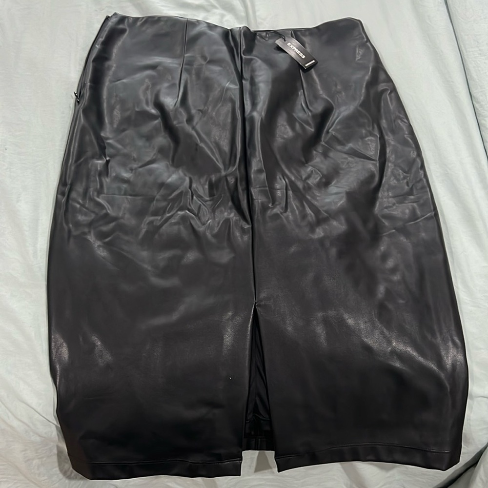 Black faux leather pencil skirt